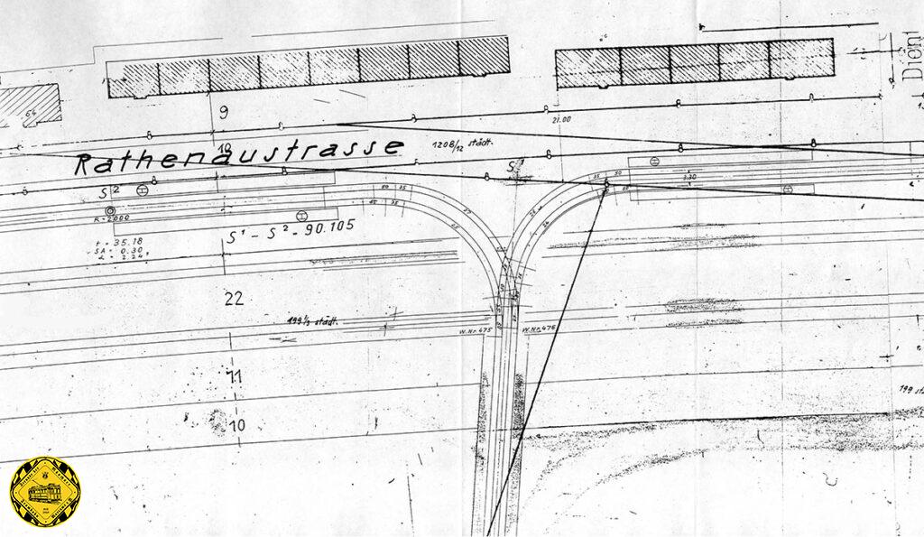 An der Rathenaustraße verzweigt sich die Strecke rechts seit 1993 zum Harthof und links weiter zu Hasenbergl.