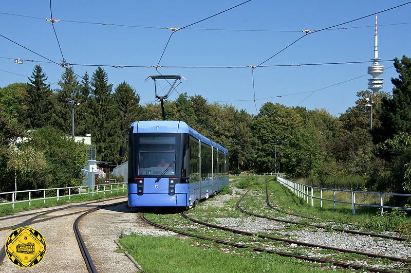 Variobahn 2301 im September 2018 auf Kreisfahrt im Mittelgleis der Ackermannschleife 