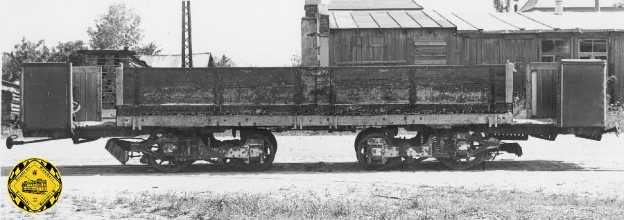 1922 erbaute die Städtische Straßenbahn einen vierachsigen Niederbordwagen, diesmal auf zwei Reservedrehgestellen von A 1.1 Triebwagen.