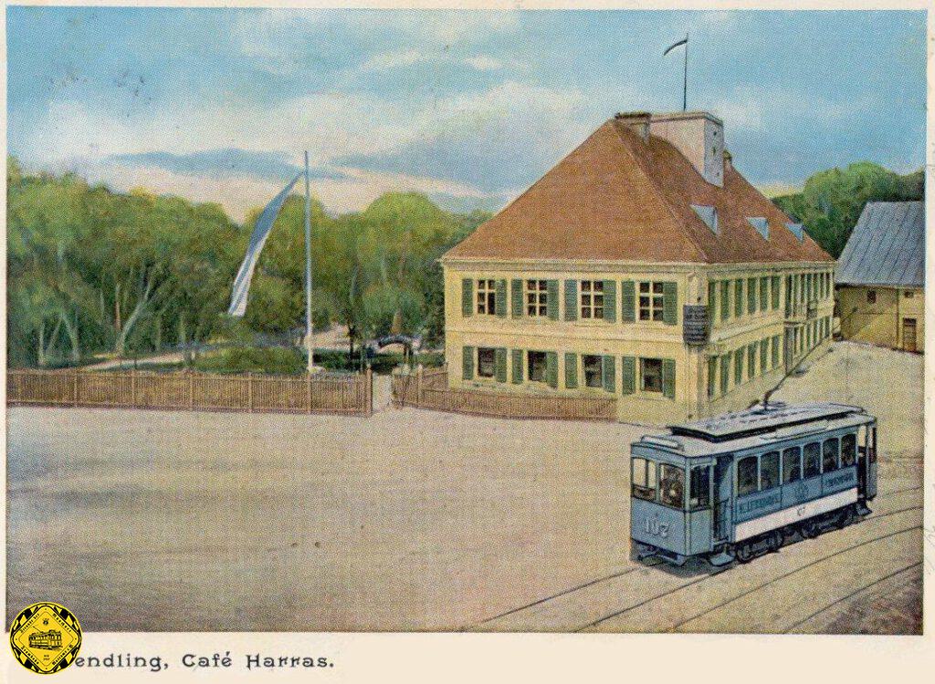 Ein Trambahnwagen am Cafe Harras im Jahr 1903 eingefangen auf dieser Postkarte.