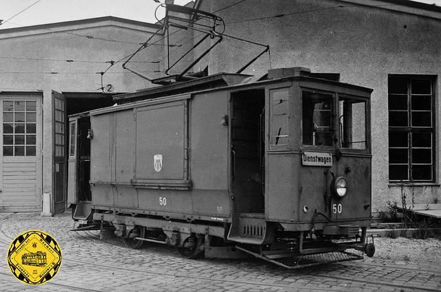1928/29 wurden aus den z 1.22-Beiwagen 353 - 362 (1921 aus den Z 1.22-Triebwagen mit gleicher Nr. umgebaut) die zehn Werkstattwagen W 4.28 Nr. 49 - 58 umgebaut und dabei wieder mit Motoren versehen.