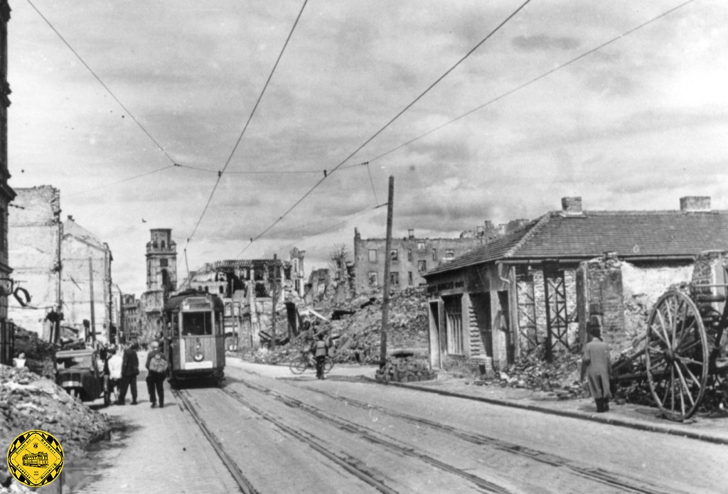 Kaum vorzustellen, dass aus diesem Ruinenmeer wieder eine lebendige Geschäftsstraße in der Augustenstraße wurde.