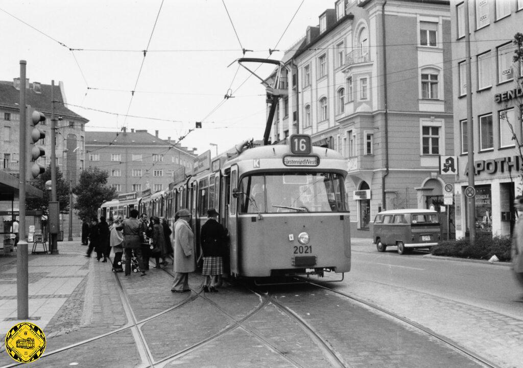 Mit dem 2.6.1991 wurde die Strecke Am Harras - Plinganserstraße - Boschetsriederstraße bis Fürstenried wegen der Inbetriebnahme der Verlängerung U-Bahnlinie U3 Forstenrieder Allee - Fürstenried-West aufgelassen.