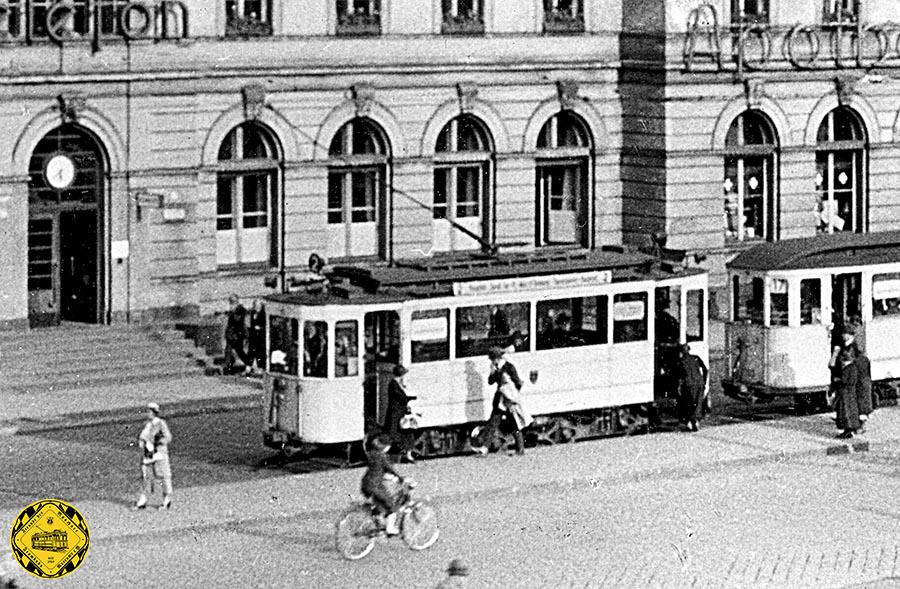 Das Trambahnnetz wurde nach dem Umbau und der Leistungsertüchtigung mehrerer Knotenpunkte in den Jahren 1934 bis 1936 deutlich verbessert. Dabei wurden die kurzen Zubringerlinien in die Außenviertel systematisch abgebaut und in das umorganisierte Netz von 18 Stamm- und 12 Einsatzlinien einbezogen. Die letzte Vorkriegs-Neubaustrecke der Münchner Trambahn, die Verlängerung der Linie 3 von der Donnersbergerstraße bis zum Romanplatz, wurde 1938 eröffnet.