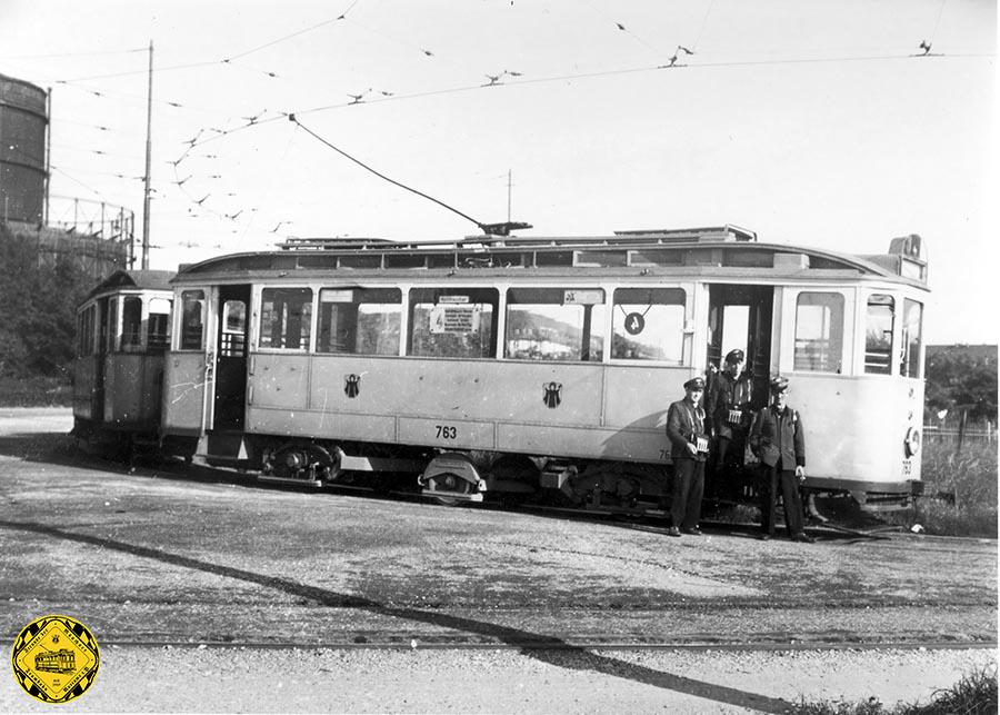 In der Wendeschleife Hanauer Straße steht der legendäre Triebwagen Typ L auf  der Linie 4. Er war der Vater der kurz danach gebauten M-Wagen.