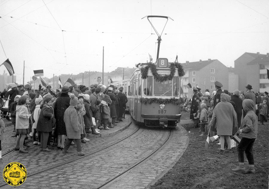 Am 18 Dezember 1964 fuhr dann die erste Trambahn auf der neuen Strecke: die Linie 8 wurde damit die längste Trambahnlinie in der Geschichte in der Münchner Trambahn. 