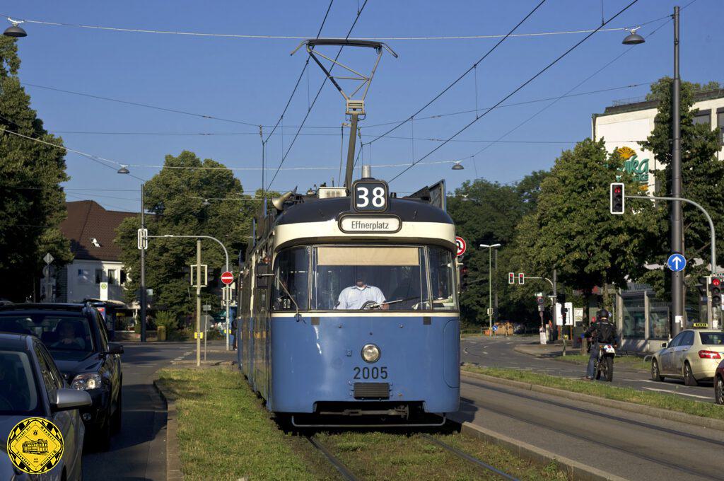 Die Baustellenlinie 38 besuchte den Herkomerplatz vom 17.05.2016 bis 15.08.2016 auf der Route von der Hochschule München zum Effnerplatz (-St. Emmeram).