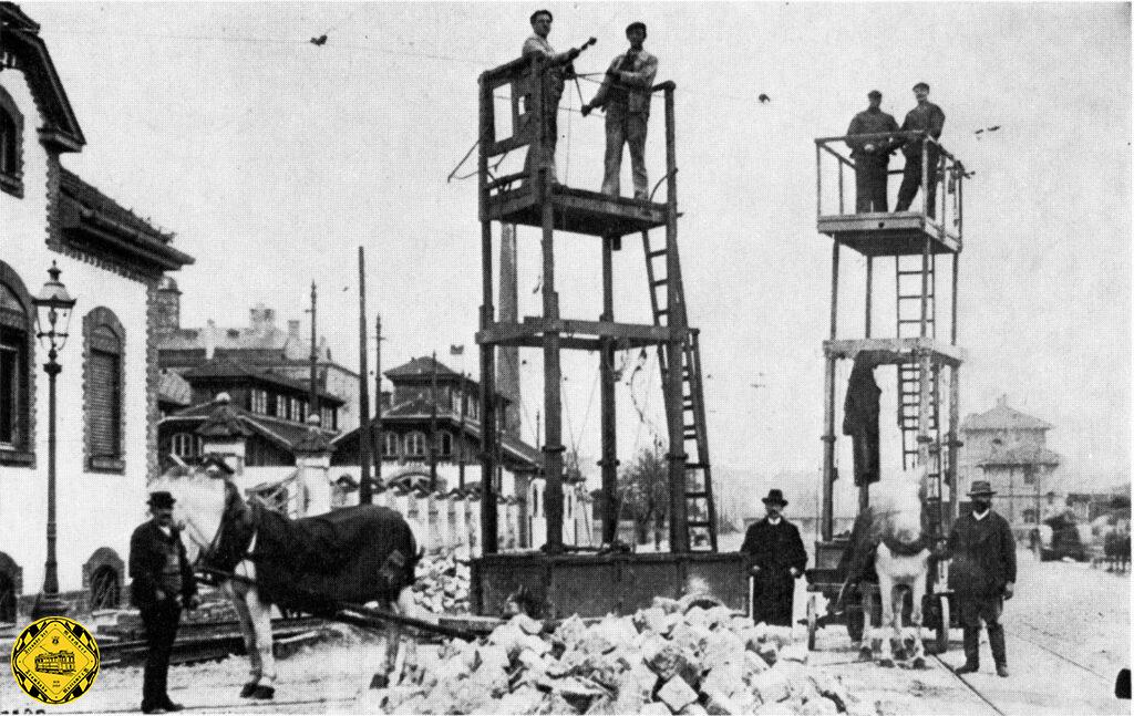 Mit der Einführung des elektrischen Betriebs mit Oberleitungen und dessen Erweiterung ab 1898 wurden auch viele Turmwagen benötigt, um zum einen die Oberleitung aufzuhängen und abzuspannen und zum anderen um die Oberleitungen zu reparieren. 