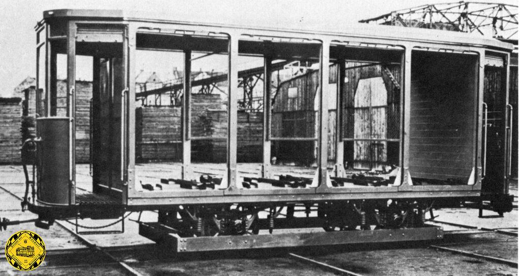 Ein Postwagen p 2.48 im Anlieferungszustand. Gut zu sehen die Laufschienen im Wagen für die Post-Container.