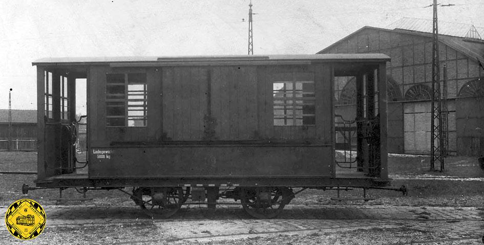 Auf Fahrgestellen offener Sommerbeiwagen (ex Dampfbahnbeiwagen) der Nummernreihe 356-375 wurden vermutlich auch die Salzwagen des Typs s 1.52 zwischen 1896 und 1912 von der Städtischen Straßenbahn aufgebaut. 