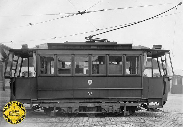 Die ersten Münchner Schienenschleifwagen R 1.22 (1930 in SS 1.22 umgezeichnet) mit den Nr. 24/25, ab 1924: 11/12 und ab 1926 dann 31/32 wurden 1913/14 aus den ex Z -.22-Triebwagen 24 + 25 umgebaut.