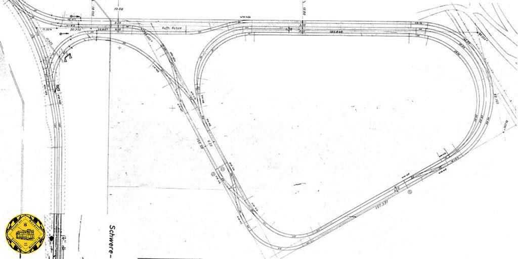 Bereits im Jahr 1970 werden für die zukünftige Ackermannschleife die Zufahrtsweichen in das Doppelgleis in der Schwere-Reiter-Straße eingebaut. Im Februar 1972 wird dann die Ackermannschleife mit der Inbetriebnahme der E-Weichen im Bereich der Wendeschleife für den Betrieb genutzt und es erfolgt die Regelung der Vorfahrt in der Wendeschleife.