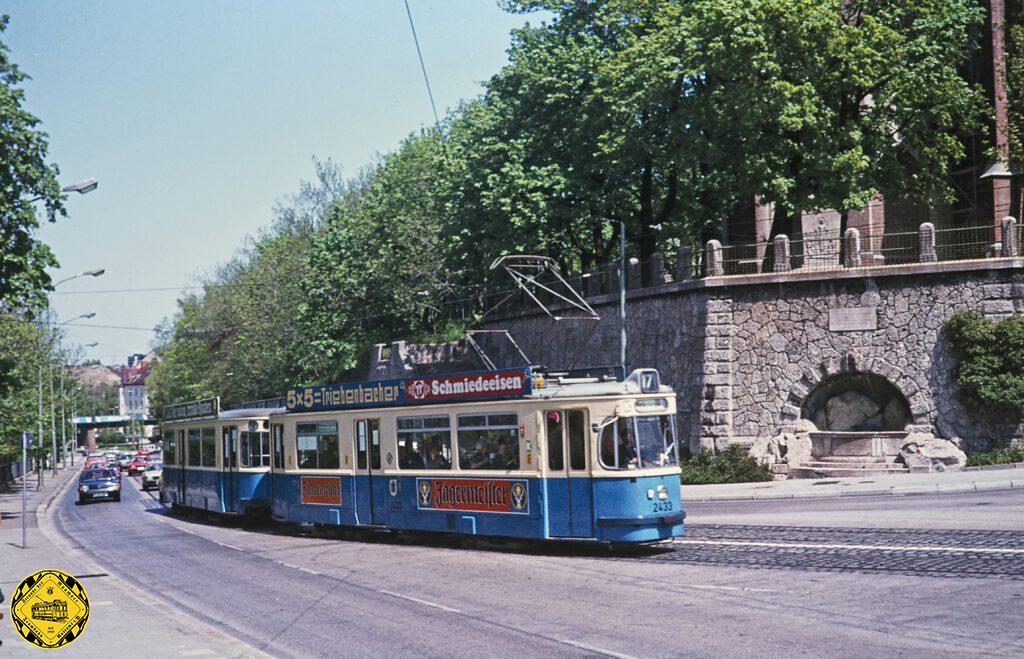 Die letzte Trambahn fuhr an 28.05.1983 über den Giesinger Berg: die U-Bahnlinie U2 übernimmt ab 18. Oktober 1980 den Personentransport auf diesem Verkehrsast . Die Gleise werden im Jahr 1993 entfernt.