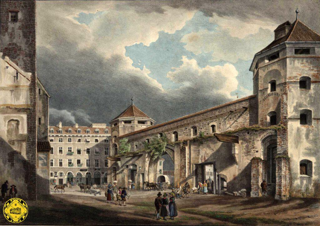 Das Werk eines unbekannten Malers aus dem Jahr 1827 zeigt bestimmt einen idealisierten Blick auf das wohl nicht ganz so weitläufige innere Isartor, als die Flankentürme noch nicht mit dem Hauptturm zu einem Turmhof verbunden waren, wie wir es heute kennen.