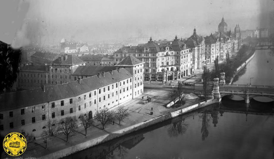 Das Bild von 1910 zeigt das Isarufer mit der Kaserne und die Ludwigsbrücke und das Cafe Neptun