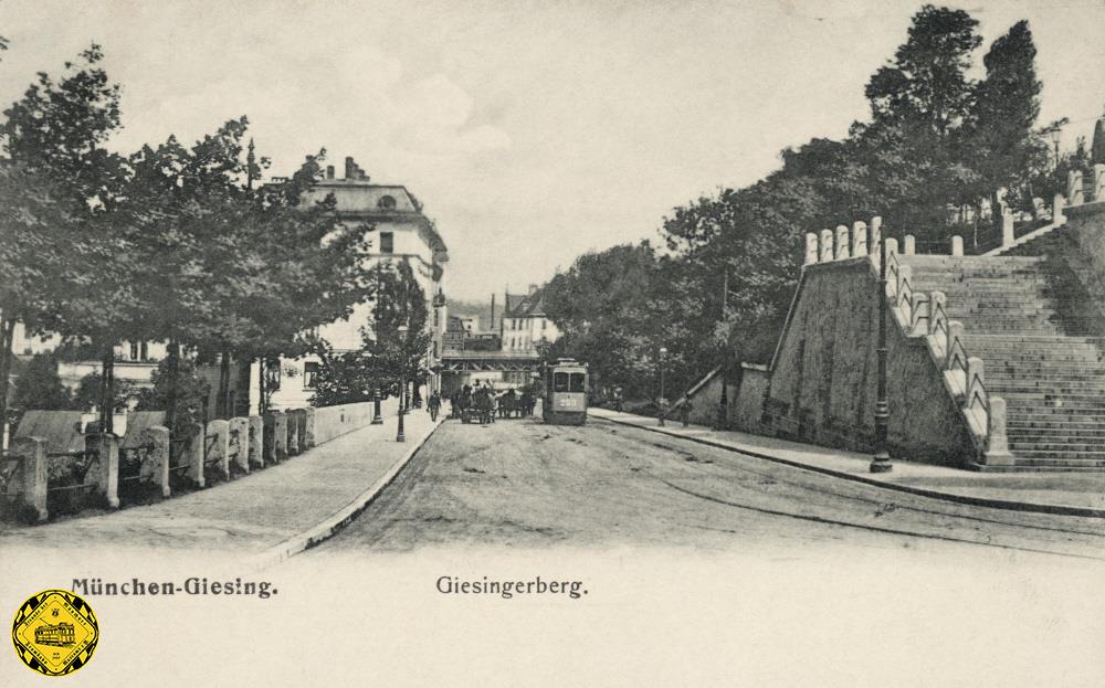 Diese Postkarte von 1905 zeigt einen Wagen der "weißen Linie" XII bergauf auf dem Giesinger Berg.
