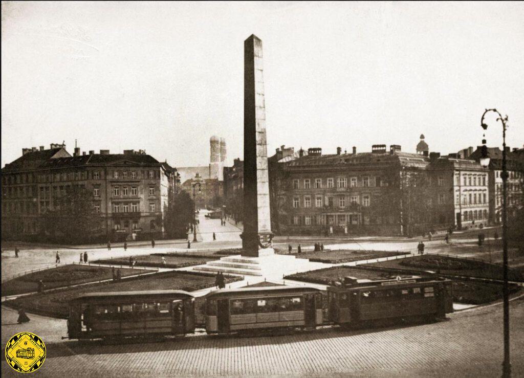 Perfektes Fotomotiv: der Karolinenplatz mit den Türmen der Frauenkirche.