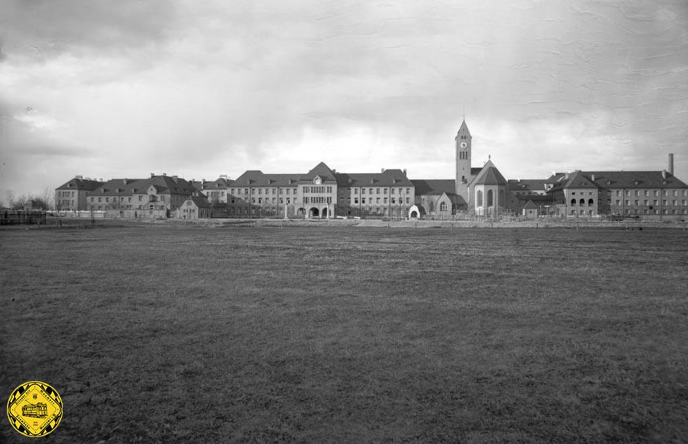 Bild aus dem Jahr 1910: die unverstellte Gesamtansicht des neu geschaffenen Gebäudekomplex des Schwabinger Krankenhaus.