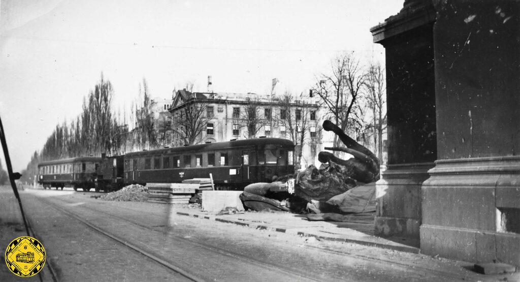 Nach dem Einmarsche der amerikanischen Truppen am 30.April 1945 wurde jeglicher Trambahn, Eisenbahn- und Busverkehr in München bis zum 22 Mai 1945 eingestellt. Die Hilfsbahnen und Dampf-Reichsbahn-Strecken gehörten damit auch der Vergangenheit an.