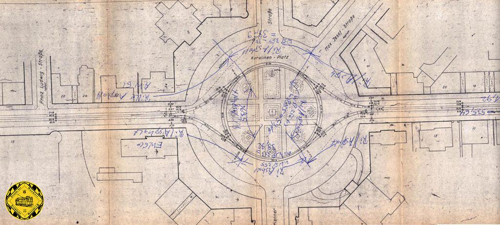1949 wurde dann die erste Schleife am Karolinenplatz in Betrieb genommen. Diese nördlichen Halbschleife war nur von der Innenstadt her befahrbar. Sie entlastete den Innenstadtverkehr der Trambahn bei Störungen und ergab eine Wendemöglichkeit in manchen unvorhersehbaren Betriebsfällen.