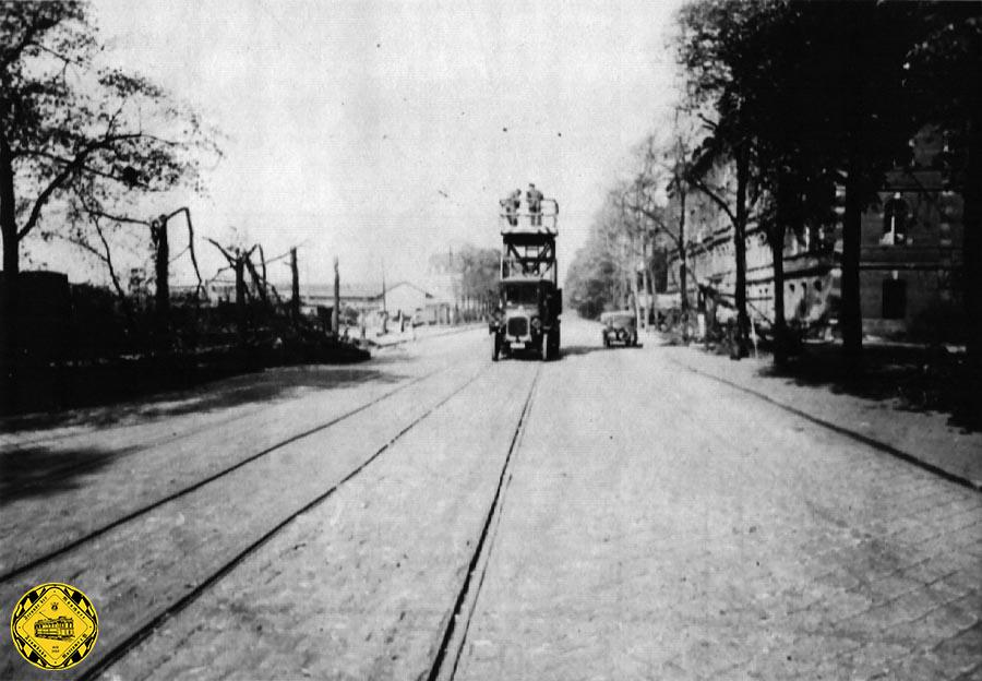 Wenig später waren auch diese Schleppzüge nicht mehr möglich, da die Arnulfstraße durch die Bahnhofsnähe ein Angriffsziel der Amerikanischen Bomber war und somit oft unterbrochen war durch Gleisschäden, defekte Oberleitungen oder Blockaden durch zerstörte Trambahnwagen.