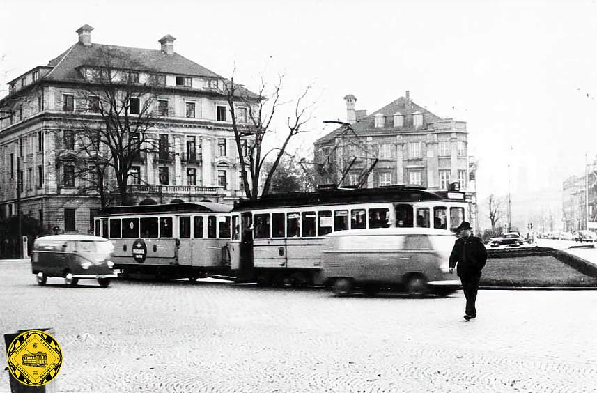 Im Jahr 1960 kam dann auch noch die südliche Schleife am Karolinenplatz dazu, eine  Halbschleife mit Weichen 355 und 356 und daher war der Karolinenplatz nun eine Vollschleife.