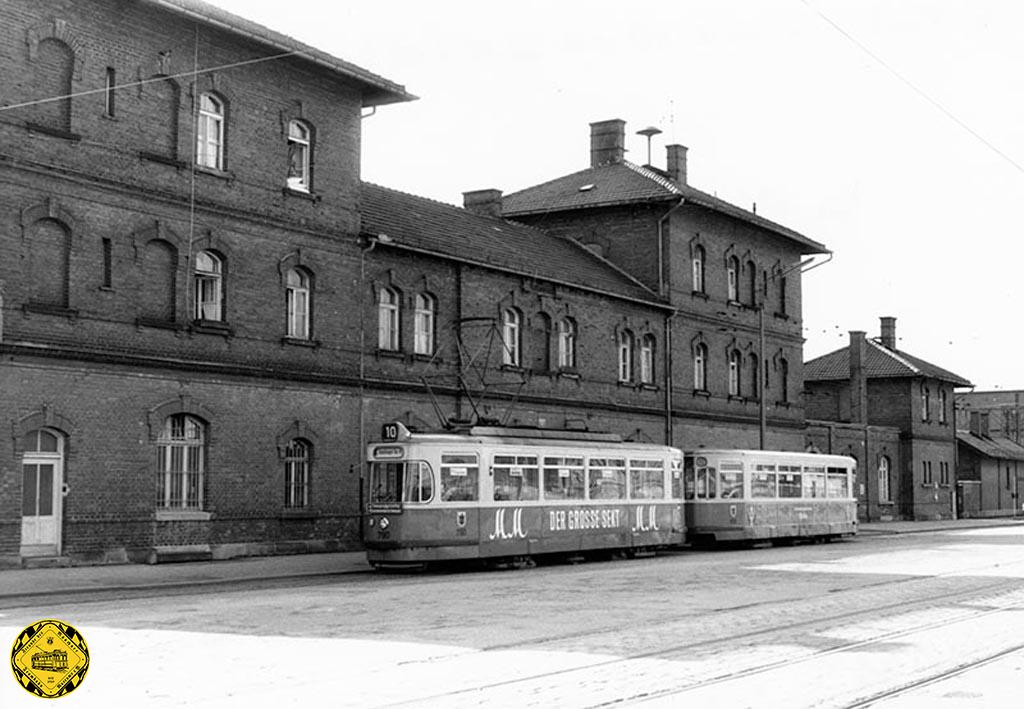 Linie 10 mit M3-Tw 790 + m3-Bw 1616 an der Endhaltestelle Isartalbahnhof im März 1967