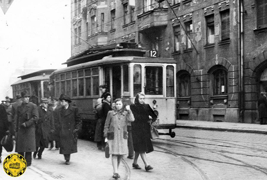 Nur kurz nach dem Krieg vom 23.06.1947 bis 06.10.1947 verschlug es auch die Linie 12 zum Isartorplatz.