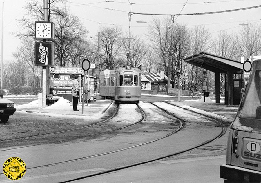 Der M5-Tw 2610 + m5-Bw 3531 auf der Linie 16 am 11.2.1991 an der Haltestelle Boschetsrieder Straße auswärts.