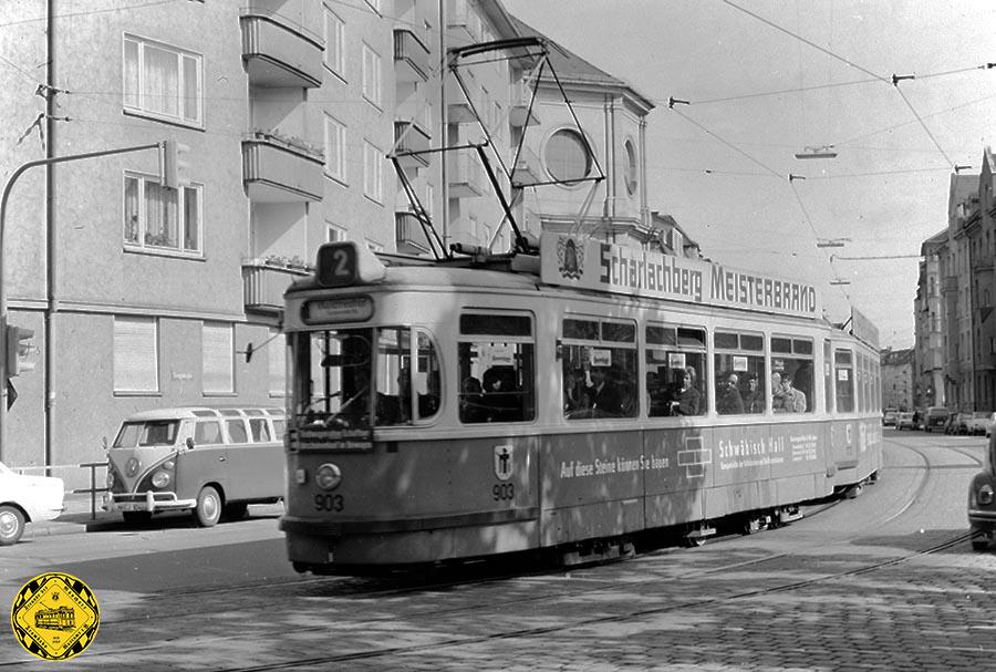 Die Linie 2 befuhr den Hohenzollernplatz vom 11.04.1965 bis 06.10.1978, im Bild in der Tengstraße.