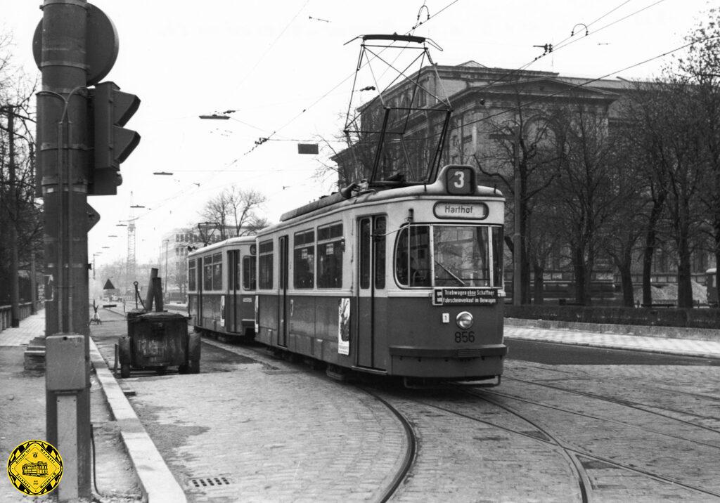 M3-Tw 856 an der Kreuzung Barer-/ Theresienstraße vom Karolinenplatz kommend im April 1968