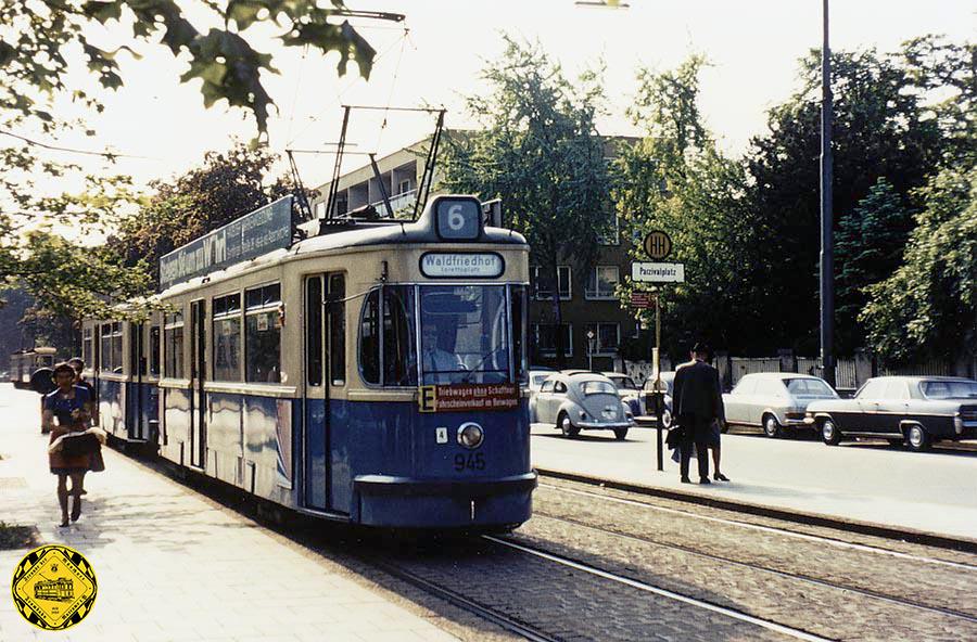 Auf der Linie 6 heute der M4-Tw 945 + m4-Bw vom Kölner Platz kommend am Parzivalplatz einwärts am 21.6.1971