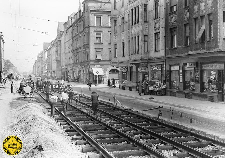 Die Trambahn auf dem westlichen Ast über die Belgradstraße erreicht den Scheidplatz und ersetzt die Schleife am Kölner Platz: in der Bauzeit vom 16.3.1959 bis 9.10.1959 werden Gleise auf der Strecke Parzivalstraße zwischen Kölner Platz und Scheidplatz verlegt und am 19.9.1959 offiziell in Betrieb genommen.