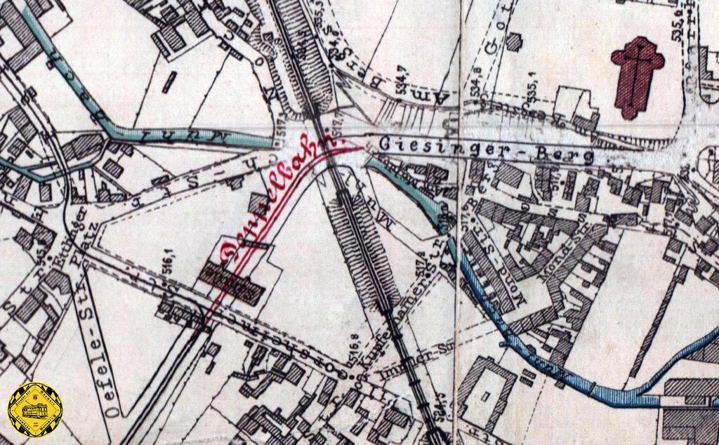 Am 1. September 1895 fuhr die erste Pferdetram bis zum Kolumbusplatz  am Fuße des Giesinger Berges. Die Bauzeit der Verlängerung von der Pilgersheimerstraße  ging vom 5.August bis 22.August 1895. 