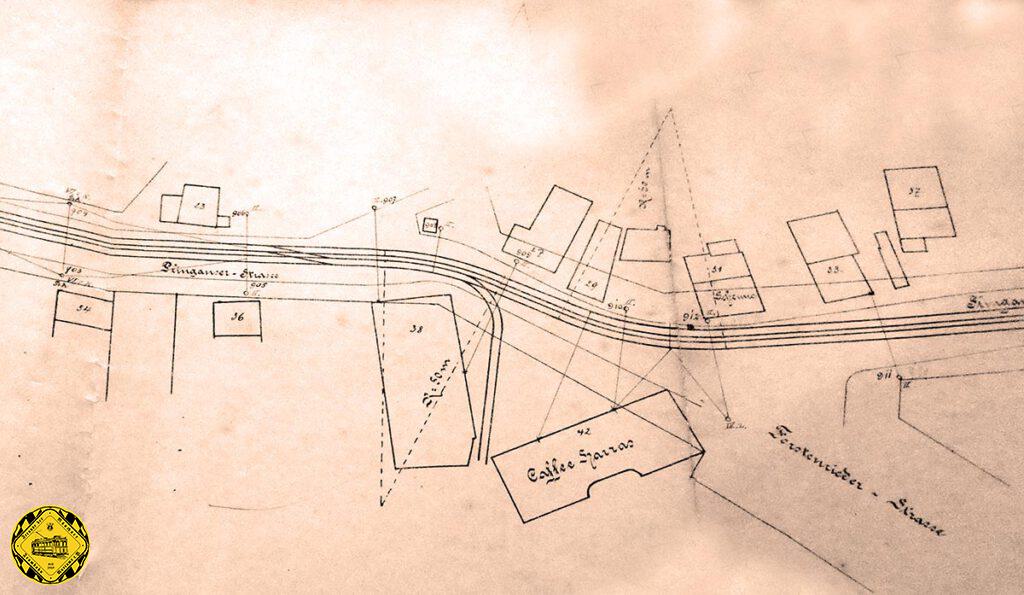 n der Plinganserstraße ist nach der Einmündung des Verbindungsgleises des Löwenhofs gleich ein Gleiswechsel und am Haus des Löwenhof wurde eine Häuserecke modifiziert, damit die Wagen zwischen den Häusern durchkamen.