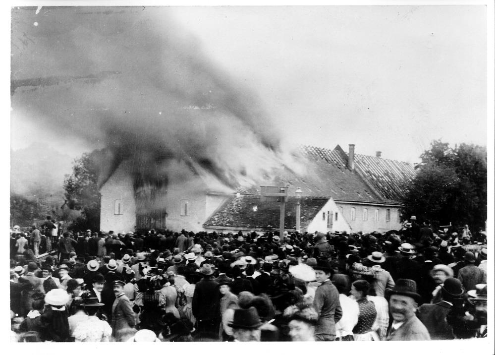 1897 wurde das Gebäude zur Vermeidung von Ansteckung kontrolliert  abgebrannt.