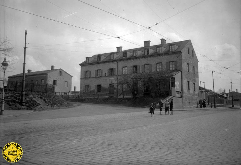 Am 8.April 1918 entstand dieses Bild neben der Lindwurmunterführung, der Abzweig des Kapellenwegs von der Implerstraße.