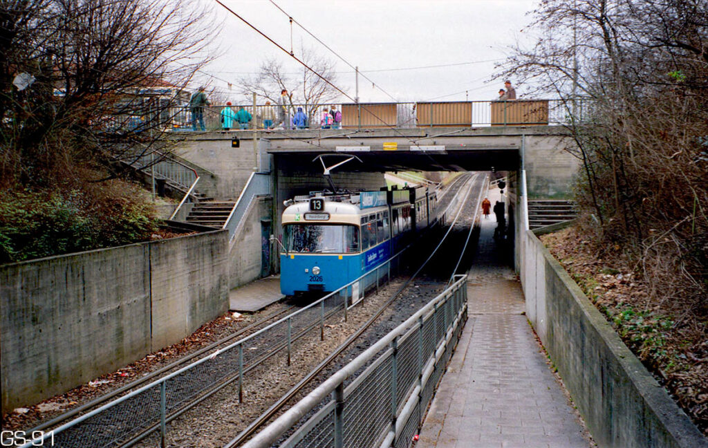 Diese Strecke war immer schon ein beliebtes Fotomotiv für M- und P-Wagen bis zum letzter Betriebstag am 20.11.1993