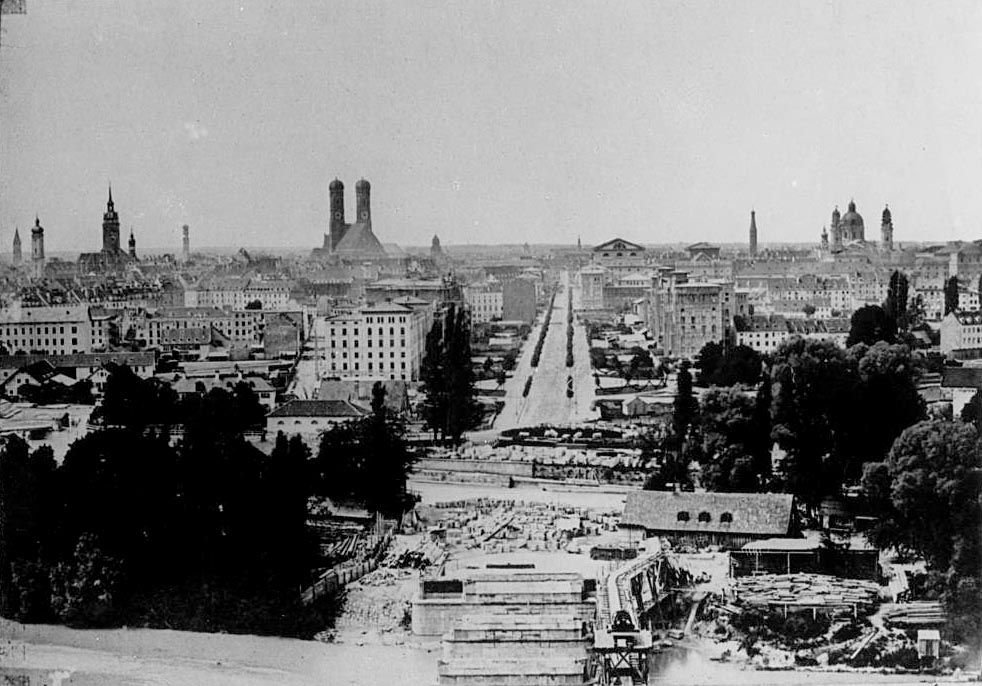 Eines der ersten Fotografien überhaupt aus München: 1857 sieht man den Bau der Maximiliansbrücke.