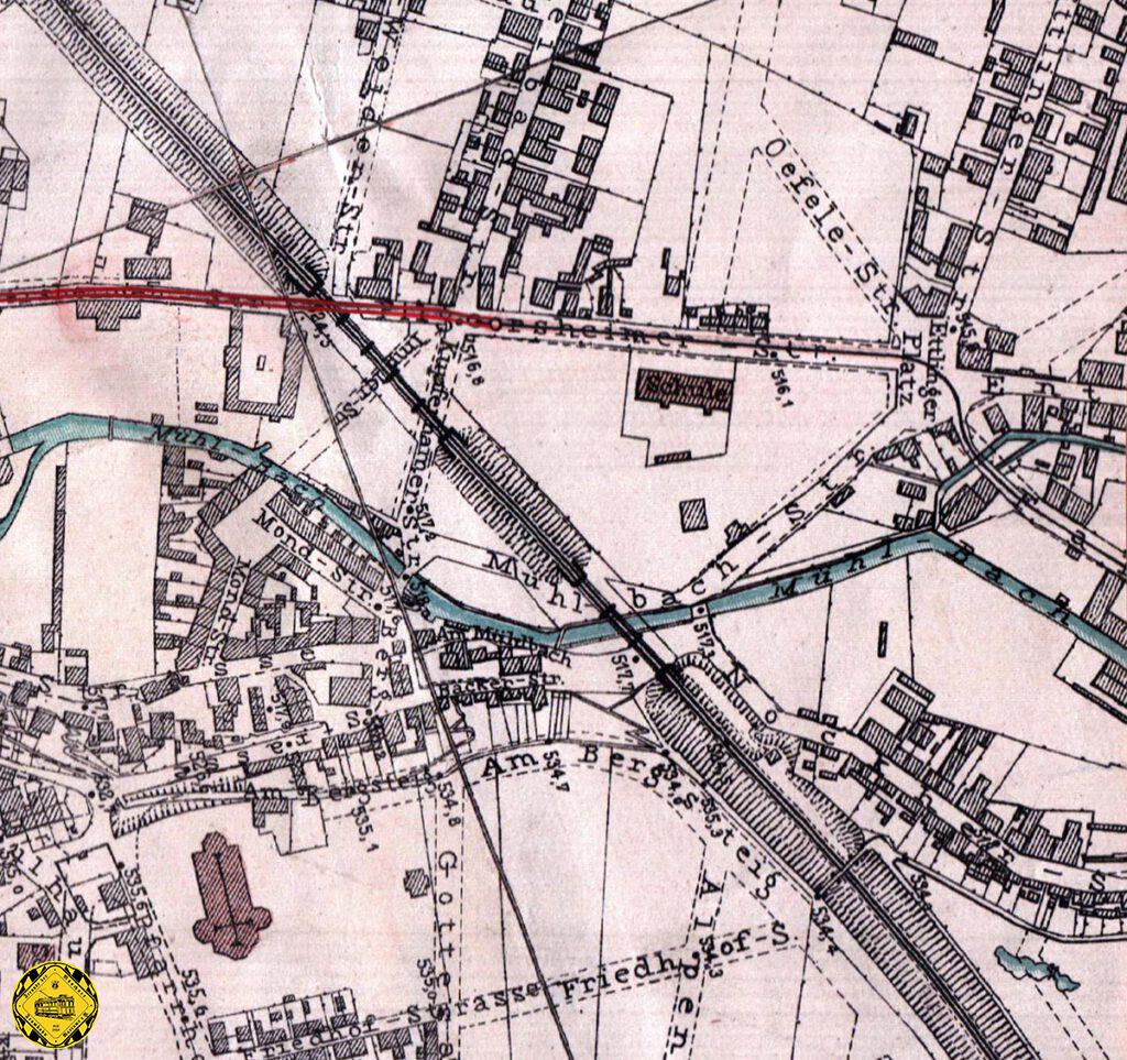 Eine die Trambahnstrecke vom Hauptbahnhof bis zum Ostfriedhof zu verlängern, musste man erst eine Trasse finden. Die Humboldstraße gab es noch nicht und die provisorische Wittelsbacherbrücke war der 1871 nach dem Bau der Braunauer Brücke wiederverwendete Baustellen-Hilfssteg. Dass am späteren Kolumbusplatz eine Brücke war, ist dem Auer Mühlbach zu verdanken, der hier von der Bahn überquert wurde. Um die Humboldstraße bauen zu können, mussten umfangreihe Grundstücksankäufe durch die Stadt getätigt werden. Außerdem stand das alte Schulhaus frontal im Weg. Es wurde abgerissen und neu nebenan aufgebaut.