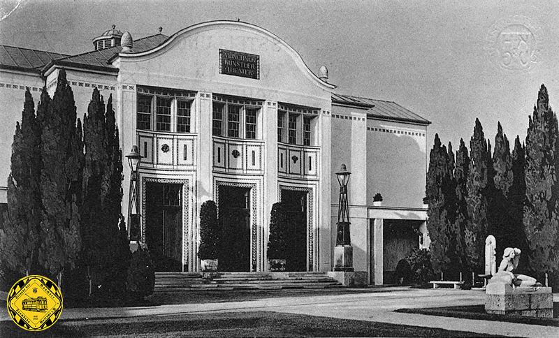 Zur Ausstellung München 1908 wurde auch Künstlertheater gebaut von Heilmann & Littmann, dem angesagten Architekten und Baufirma dieser Zeit. Es wurde im  Krieg zerstört.