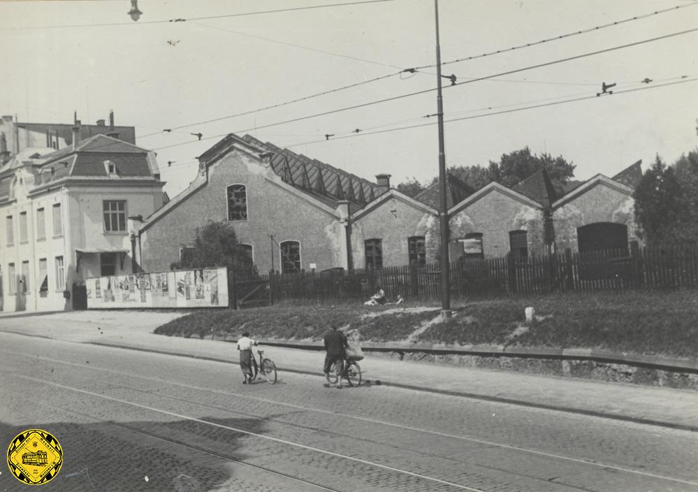 Diese neue Anschlussmöglichkeit an das Eisenbahnnetz nutze der Unternehmer Krauss. Er hatte am 17.07.1866 seine Lokomotivenfabrik am Marsfeld eröffnet. So wurde im Jahr 1872 der Grundstein für das Sendlinger Zweigwerk von Krauss & Comp gelegt, das bis 1932 bestand. 