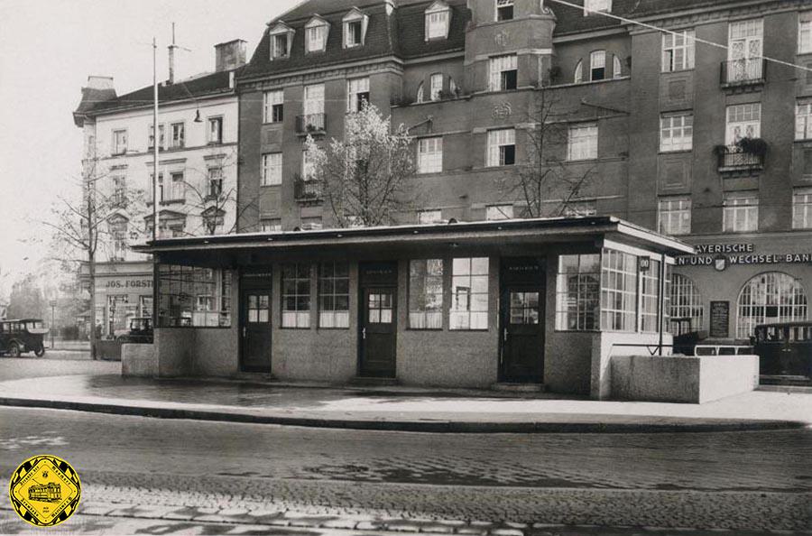 1929 kommt noch eine große Wartehalle nach Plänen von Beblo und Meitinger auf dem Rotkreuzplatz dazu. Die wurde erst 1979 abgerissen.