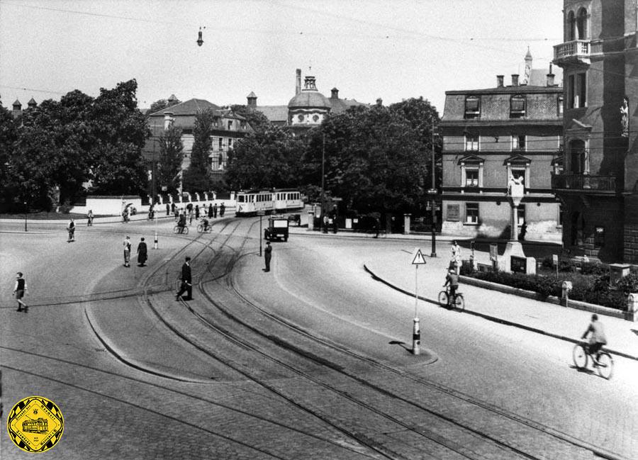 1928 kommt der Rotkreuzplatz noch etwas kahl daher.
