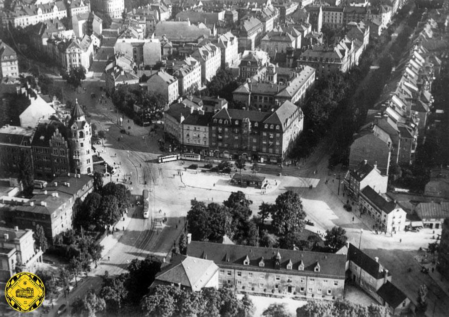 1936 ist der Rotkreuzplatz ein großer Trambahn-Knotenpunkt und das Herz von Neuhausen geworden, im Volksmund nun auch "Rio" genannt.