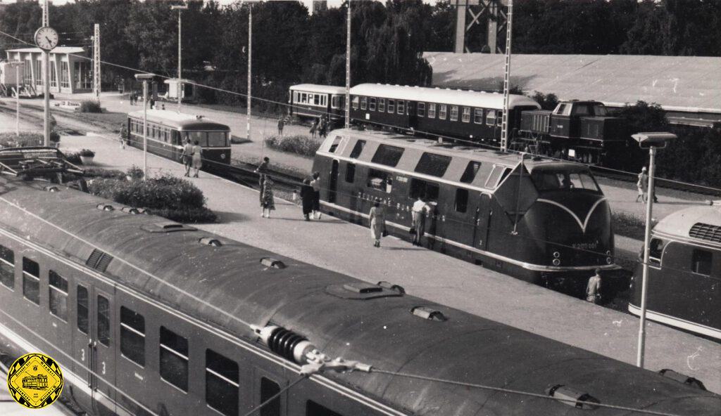 Auf der Verkehrsausstellung 1953 wurden die legendären neuen Dieseltriebwagen und die neue deutsche Diesellokomotive V200 vorgestellt. Dampfloks spielten nun keine Rolle mehr.