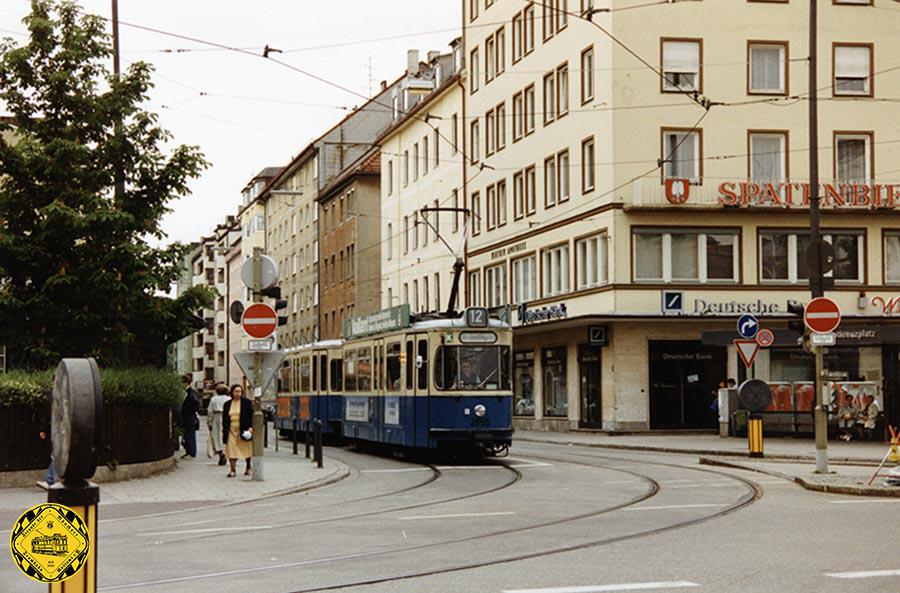 Die Linie 12 heute mit dem M5-Tw 2506 in der Leonrodstraße kurz vor dem Rotkreuzplatz im Juni 1990