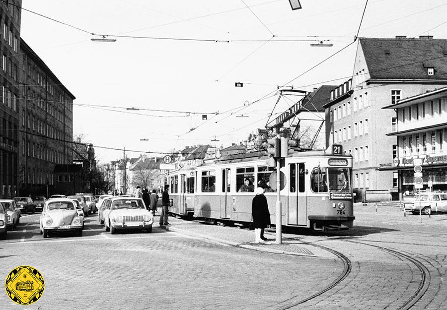 Linie 21 mit dem M3-Tw 784 am Rotkreuzplatz einwärts im März 1973