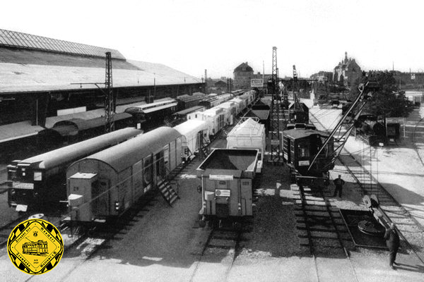 Der Ausstellungsbahnhof wurde nach der Ausstellung nicht weiter abgebaut und blieb erhalten. In den Kriegsjahren 1944 und 1945 wurde hier ein Anschluss an das Netz der schmalspurigen Schuttbahn geschaffen, um Waren von den Güterwagen auf der Vollbahnstrecke umladen zu können.