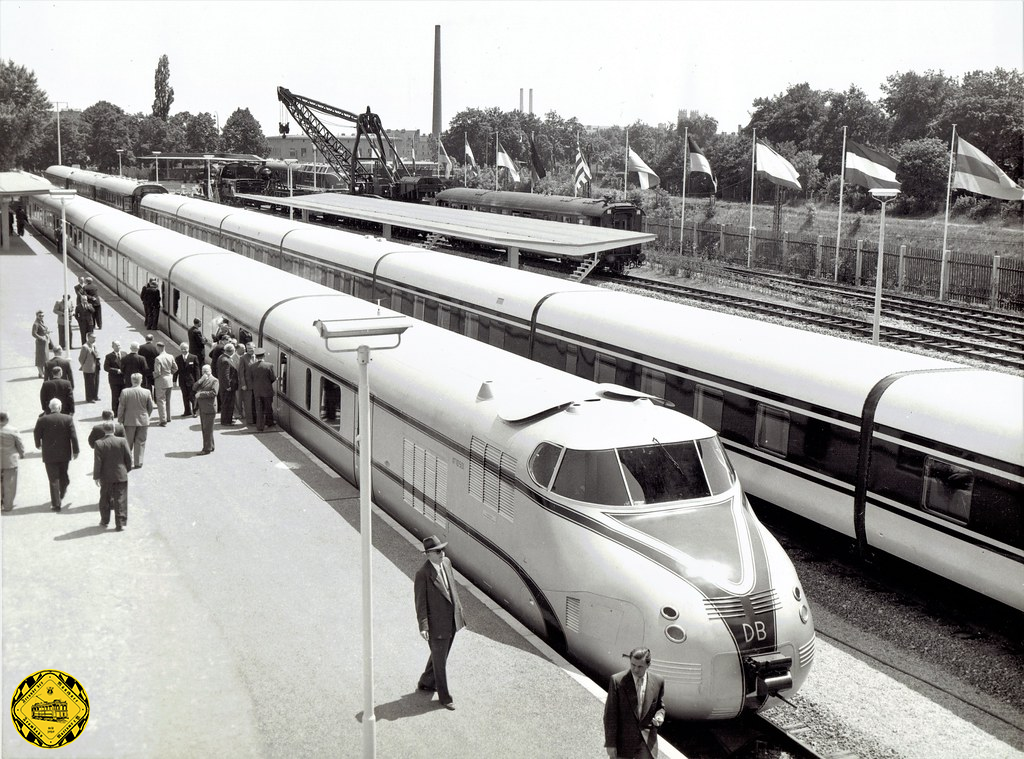 Auf der Verkehrsausstellung 1953 wurden die legendären neuen Dieseltriebwagen und die neue deutsche Diesellokomotive V200 vorgestellt. Dampfloks spielten nun keine Rolle mehr.
